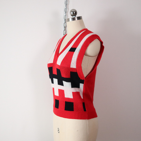 ❌SOLD❌vintage 70s geometric sleeveless sweater top - Picture 2 of 7